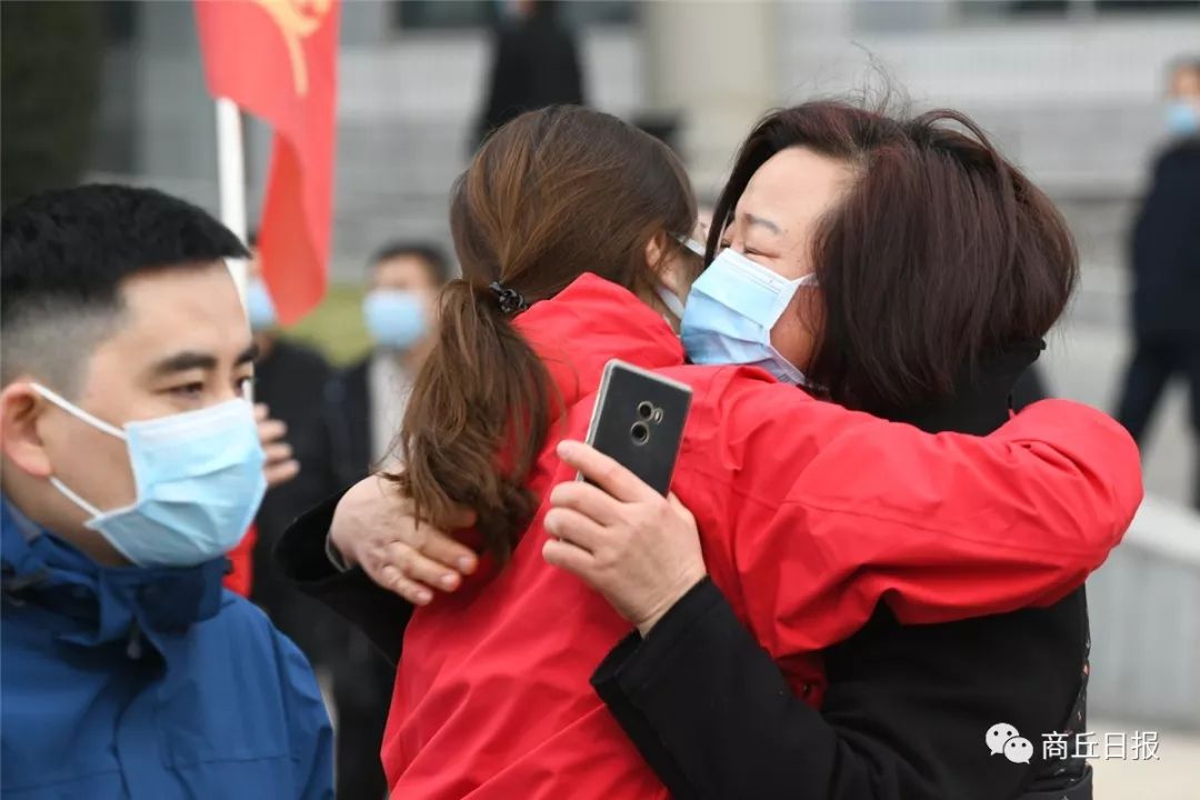 刚刚商丘战疫情援鄂医疗队出征