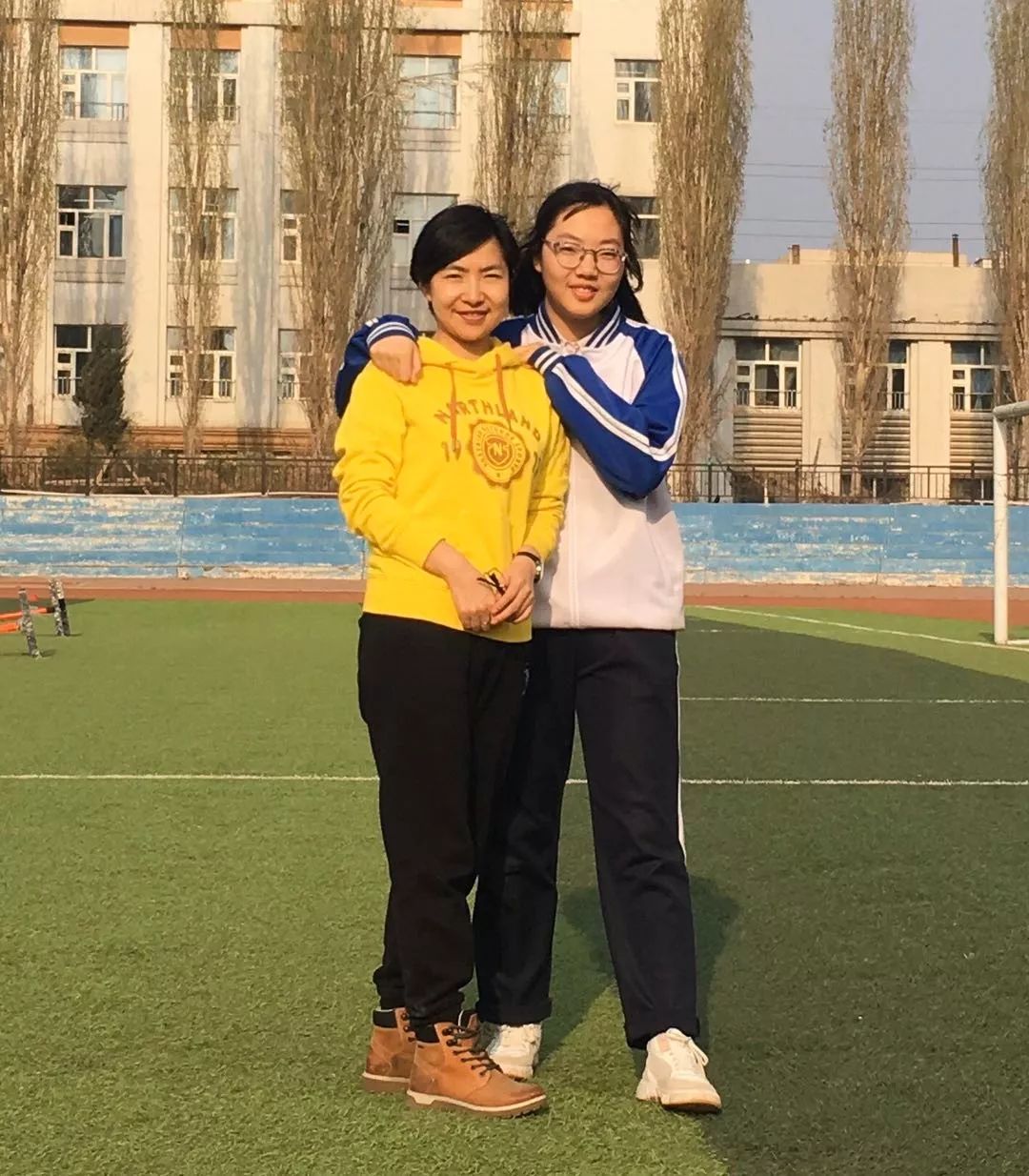 解紫琦与妈妈合影