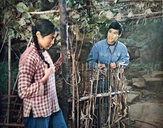 原创帅哥张世会昔日沈丹萍银幕情侣如今65岁妻是美人儿子也成演员