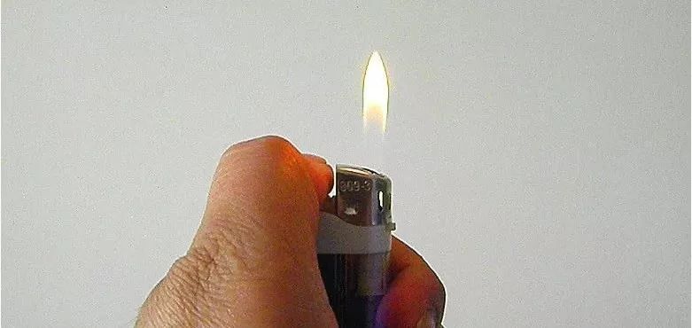 你可曾想过打火机便燃起蓝色火焰