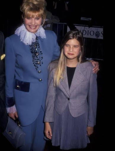 特朗普第二任妻子晒美艳旧照抢原配风头?卫衣配豹纹热裤确实惊艳