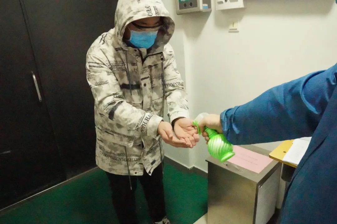 市长梅世彤就疫情防控及企业复工复产情况到沧州明珠指导调研