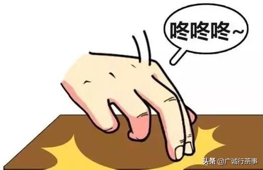 倒茶时,对方敲桌子三下是啥意思?谨记不懂别乱敲!很容易闹笑话