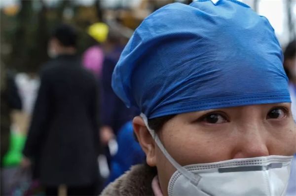 感恩白衣天使捐款回报医院一新冠病毒肺炎患者出院后向将军山医院捐一