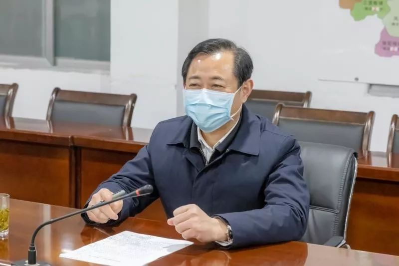 医护工作者,公安干警等最美"逆行者"表示崇高敬意,他指出,罗田县的
