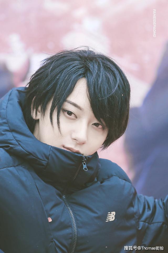 黄子韬《热血同行》造型火爆岛国,二次元脸中长发,尽显慵懒气质_日本