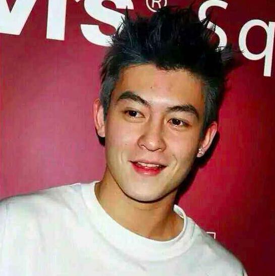 当年撩到陈冠希,如今撩到最帅偶像王子_邓丽欣