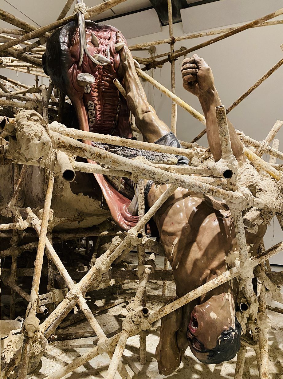 《禁锢与挣脱》 空间装置 2019三层展厅:"万人塑龟行动"展览现场