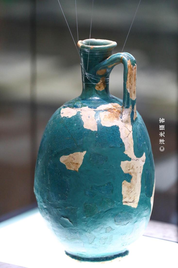 波斯陶壶,东汉晚期,2008年12月在合浦寮尾m13b出土,这种壶在汉墓中是