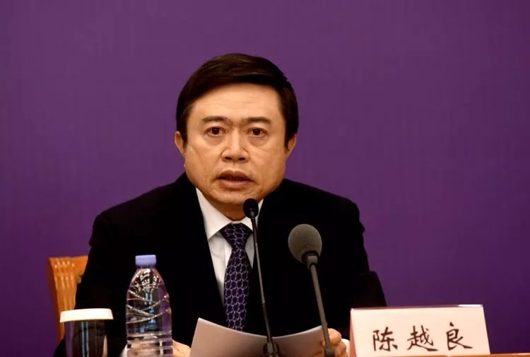 民政部基层政权建设和社区治理司司长陈越良回答记者提问.