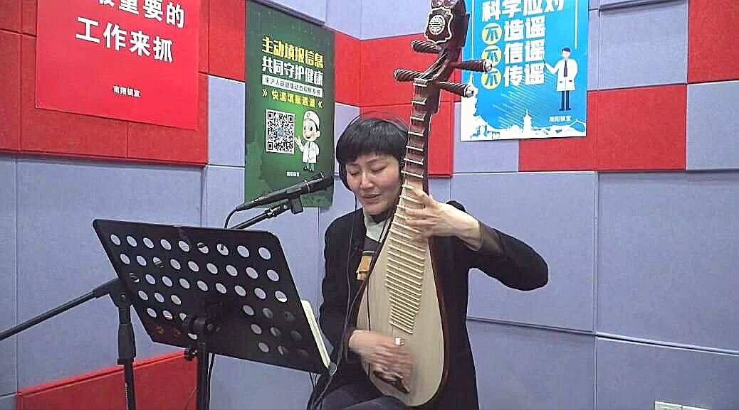 沈玲莉:中国曲艺家协会会员,上海曲艺家协会会员,南翔镇曲艺传承工作