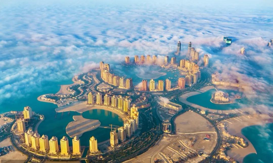和迪拜的棕榈岛一样,卡塔尔的珍珠岛也是填海建造的人工岛,形似一串