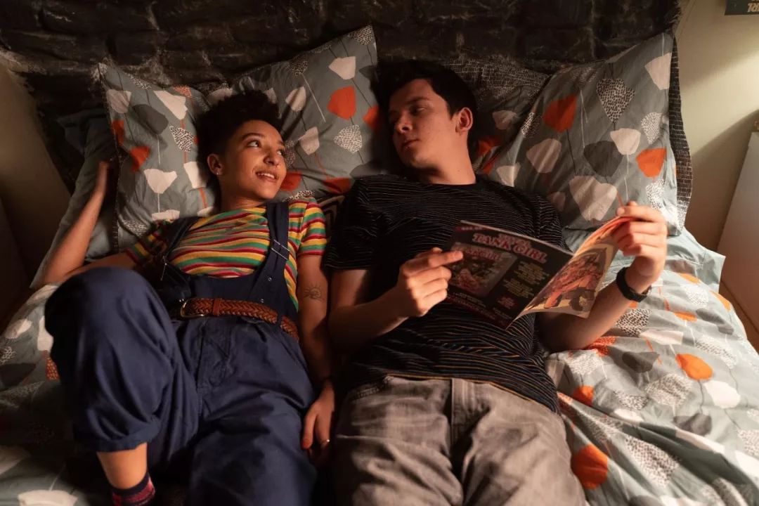 超大尺度英剧回归,今晚就取悦自己