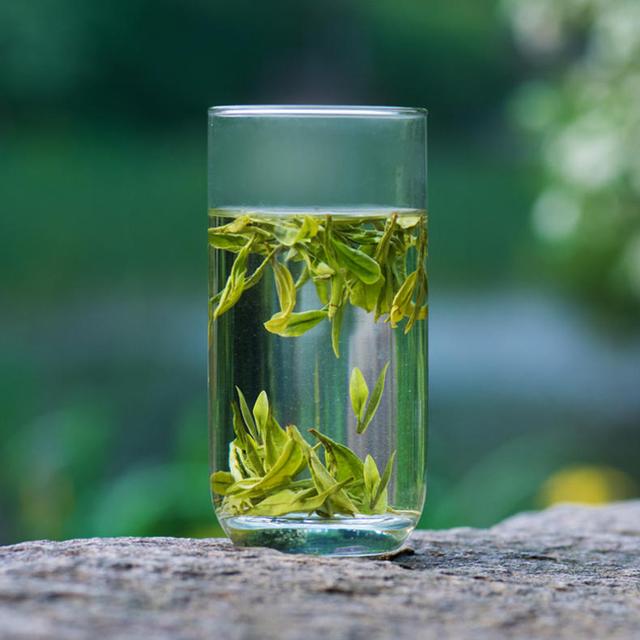 把握好以上的冲泡能力,我们按照方式冲泡,就可以泡出好喝的西湖龙井茶