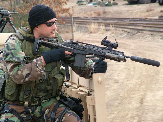 军事丨美军m14步枪依靠自身精度高射程远再次披上战袍