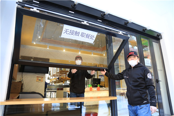 延吉餐饮外卖服务重启商家骑手消毒勤配餐忙67