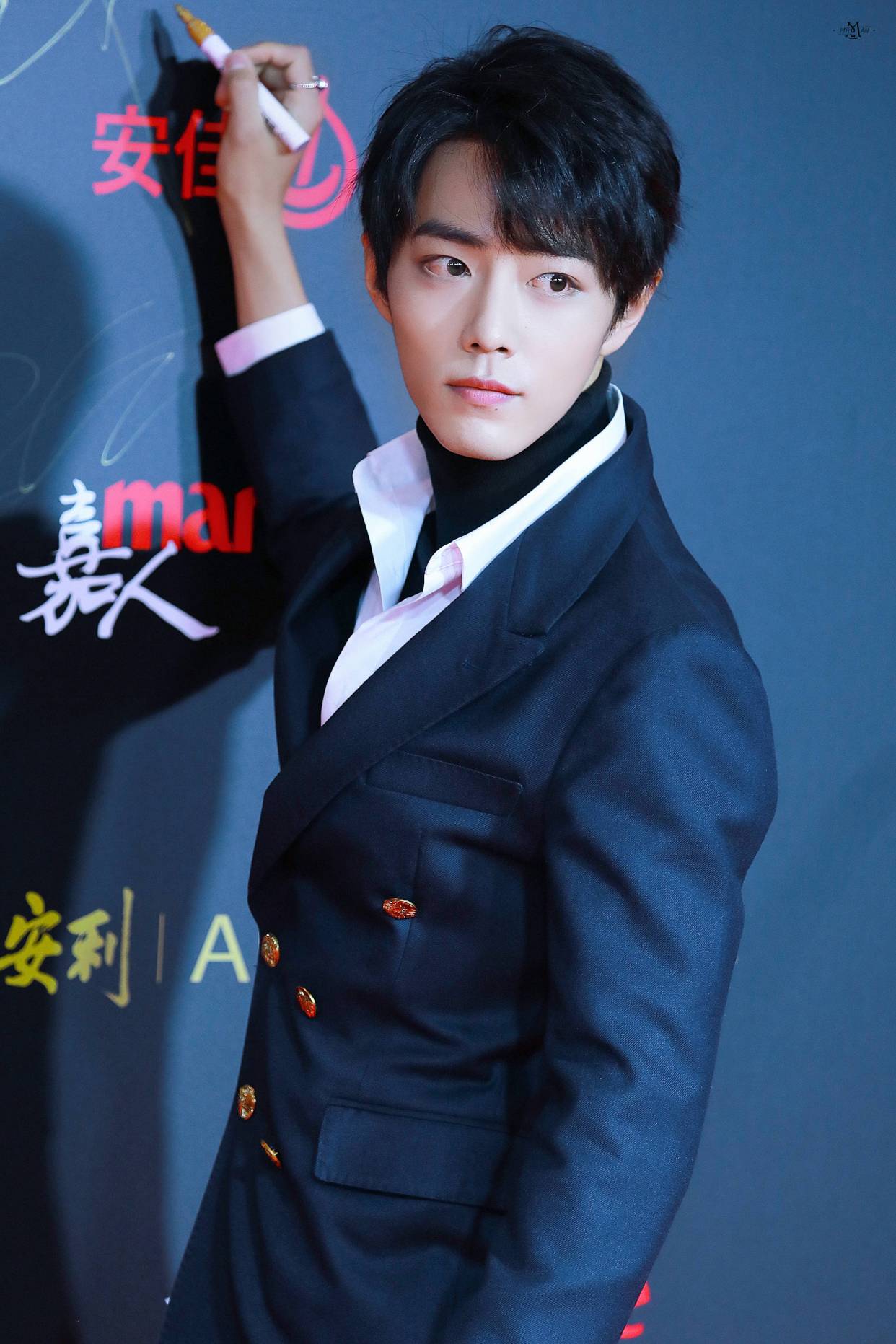 183cm肖战半永久高领毛衣上线原来是个隐藏时髦精