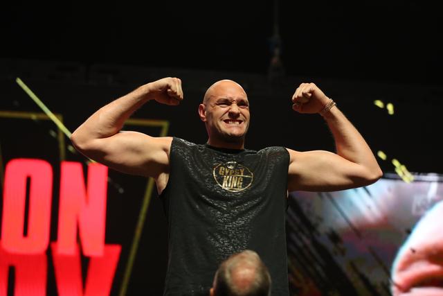 最新图文维尔德vs富里称重结束维尔德创体重纪录两人差42磅