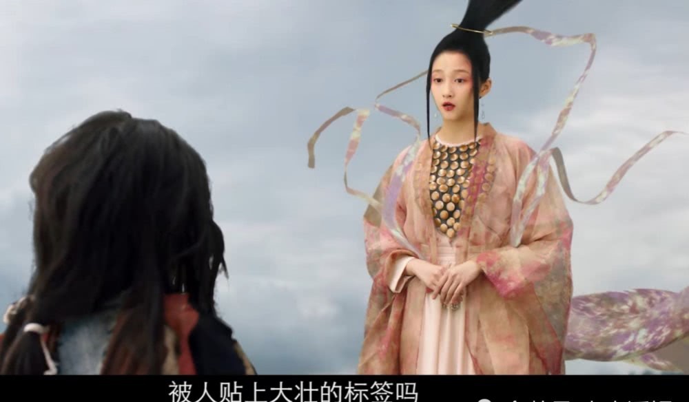 组制作的宣传片非常有意思,让关晓彤打扮成电影《无极》中满神的模样