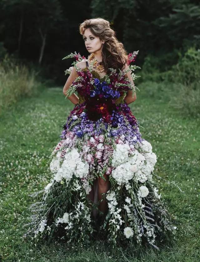 花枝招展的女人图片