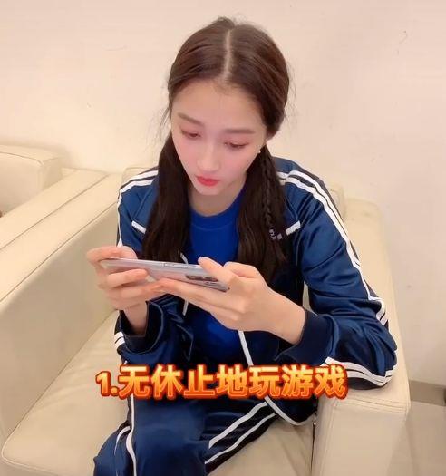 关晓彤才是"二十四孝"女友,陪鹿晗打游戏,还反复看他主演的剧