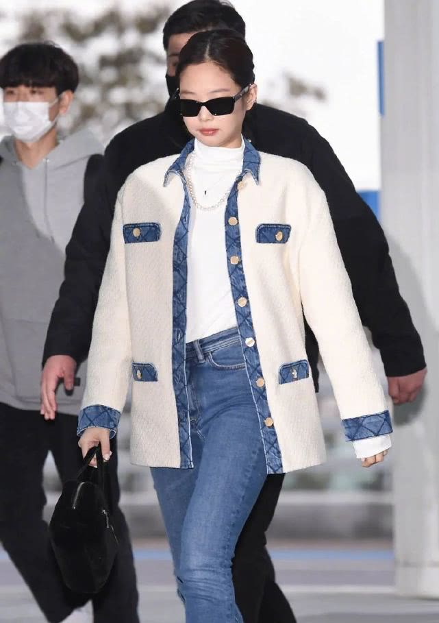 blackpink女团仁川机场出镜,朴彩英这个腰简直是太抢镜了