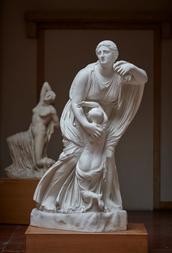 尼俄伯为自己有七个英俊的儿子和七个美丽的女儿而自豪,并在勒托女神