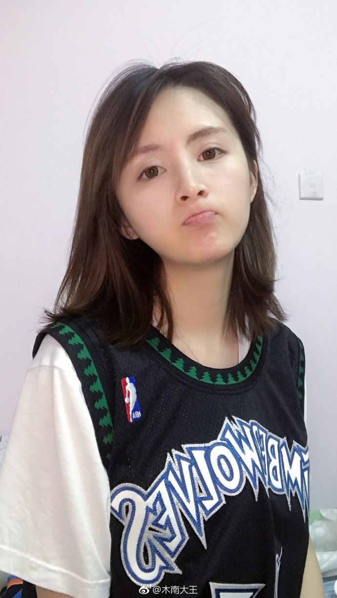 小南,本名张娅楠,湖南邵阳人,标准的湘妹子,1993年9月11日出生,现年