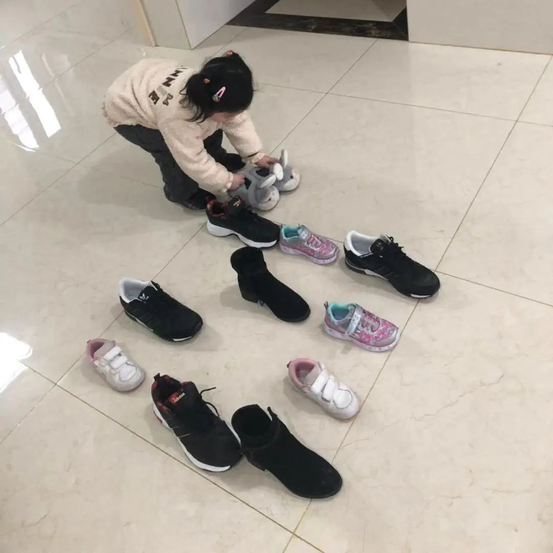 鞋子对对碰04妈妈,看看我找的花纹对不对?