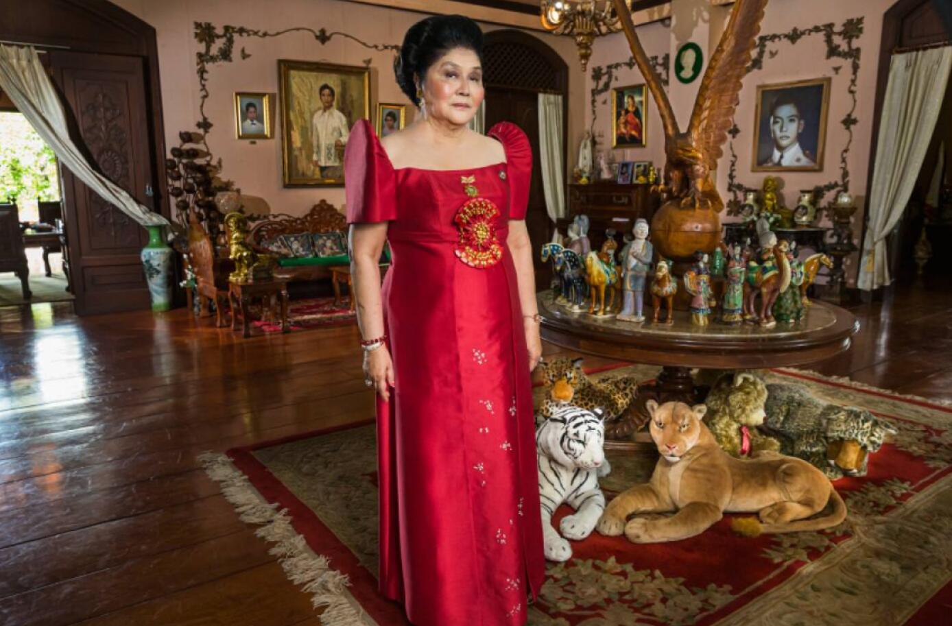 经过不懈努力,伊梅尔达报名参加了菲律宾全国性的选美比赛,并凭借优异