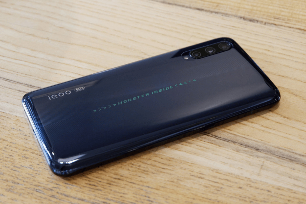 原创二手值得买iqoopro5g名副其实的玩家旗舰