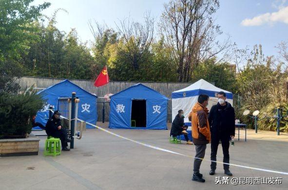 西山区委主要领导检查尚领明珠小区隔离封闭工作