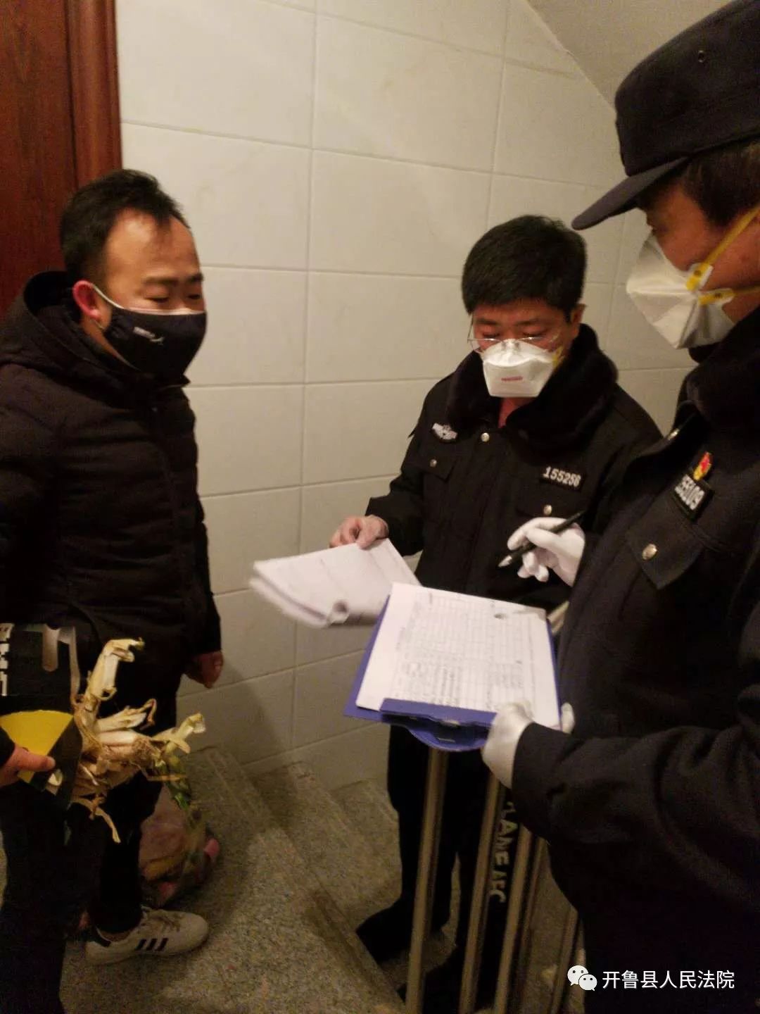 部署再次对法院包联管控的玉龙公馆小区组织开展"地毯式"排查