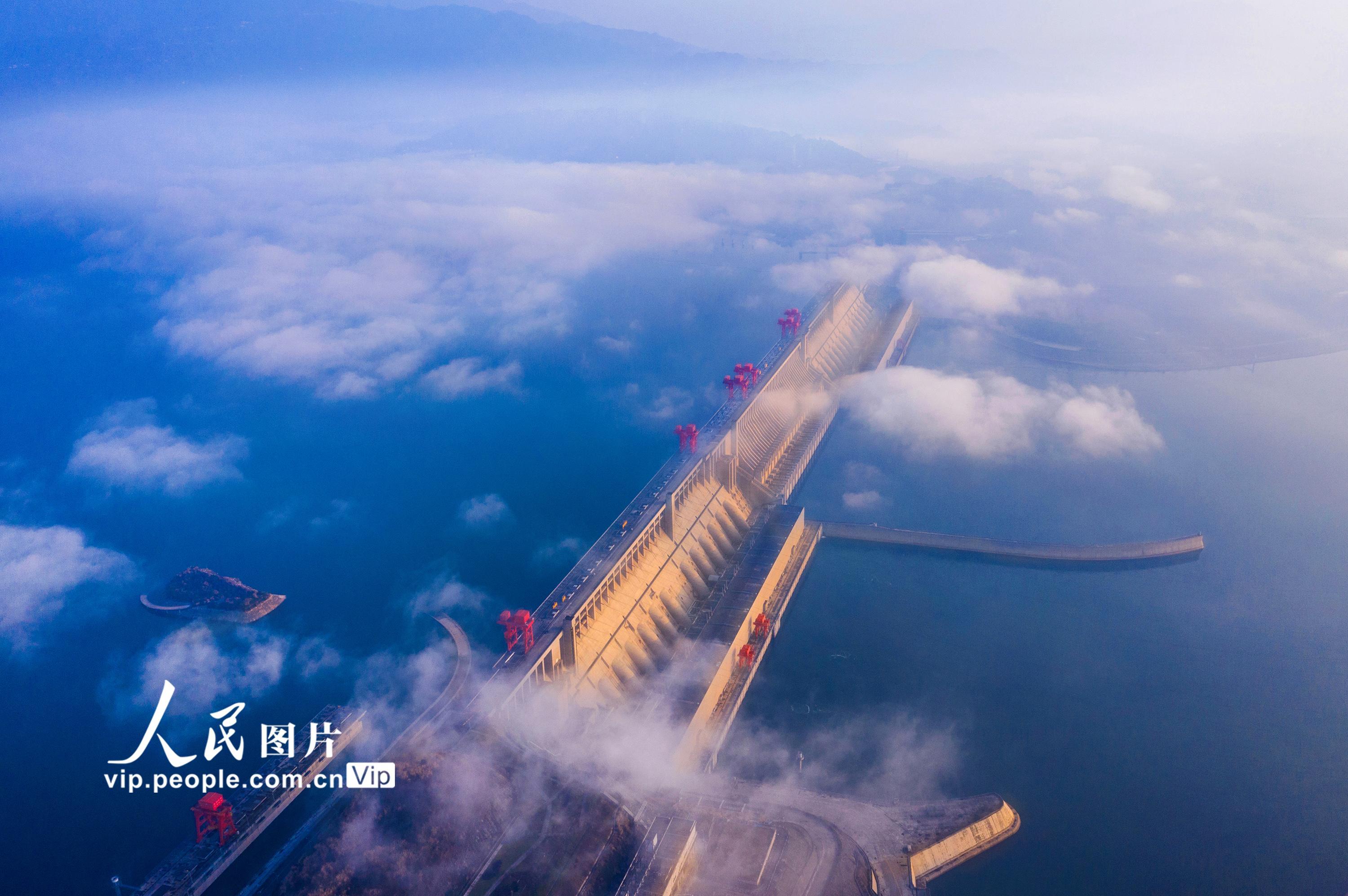 长江三峡大坝助力战疫保生产