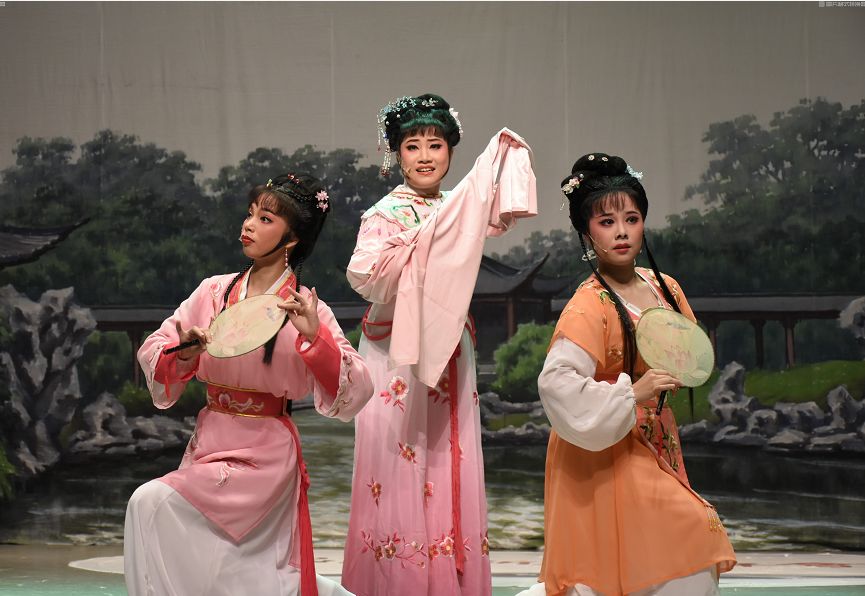 越剧《血手印——花园会》选段胡函瑜饰王千金李晓月饰雪春杨巧霞饰