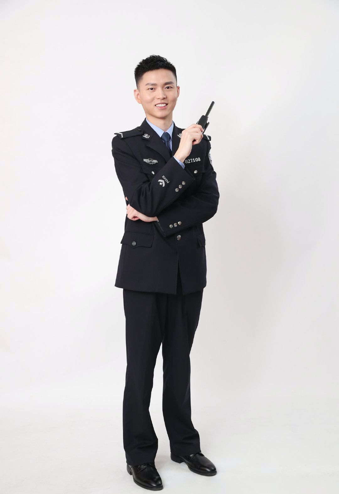 上海民警"曹家渡男团"火了!网友直呼:这颜值,太高了!_周世奇
