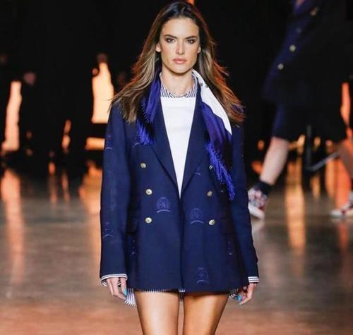 自从2018年初aa与前未婚夫jamie mazur分手后,两人决定共同抚养女儿安