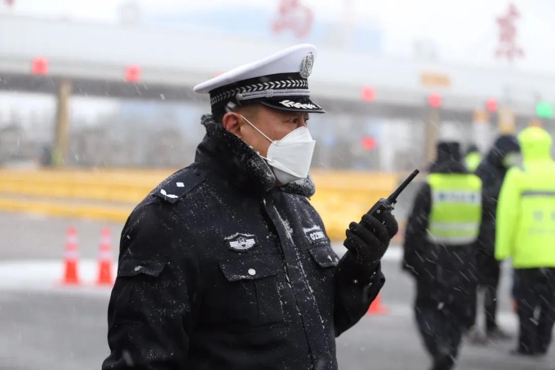 中共崂山公安分局交警大队党总支战疫中践行初心使命