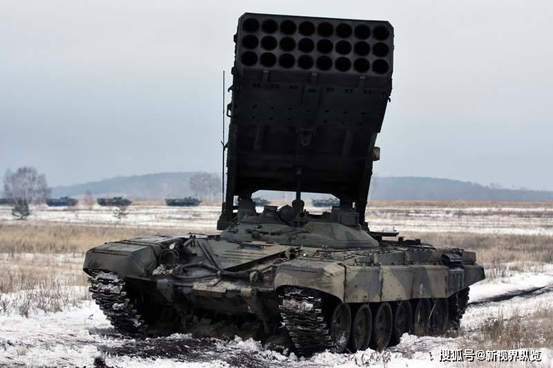 tos-1a火箭炮威力有多大?被称为"喷火坦克",所到之地寸草不生!