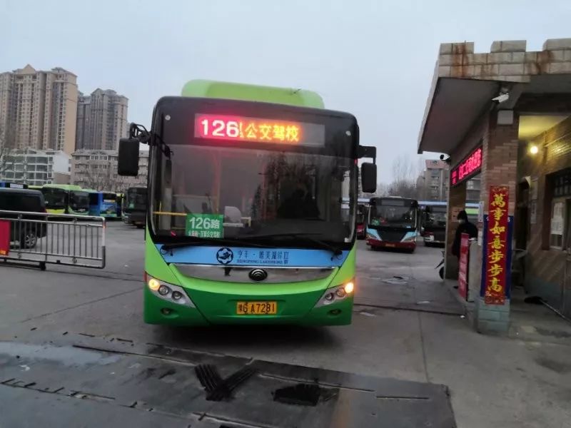 在疫情严峻的情况下,河南省18个地级市,一直没有停运的只有郑州,洛阳