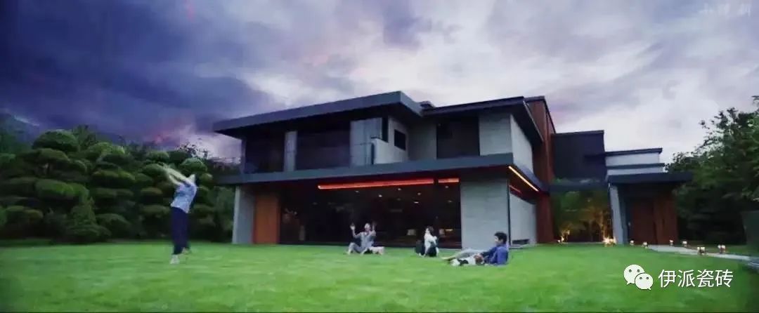 《寄生虫》里的豪宅，看起来没什么东西，豪在哪里？