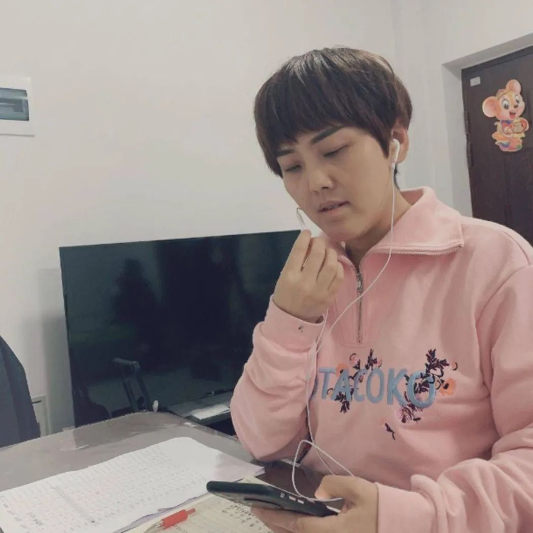 丈夫奋战一线救病患,妻子"空中课堂"育学子_江明