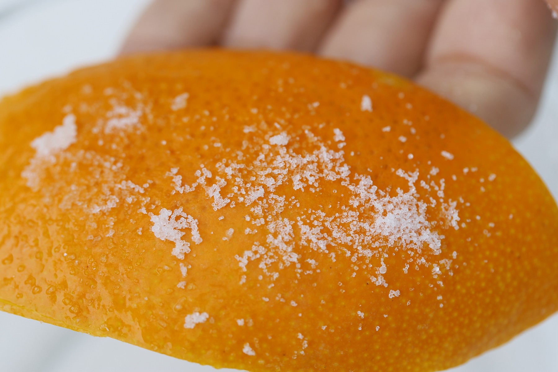 橙子皮再也不要扔做成糖渍橙皮既是小零食又能止咳润肺