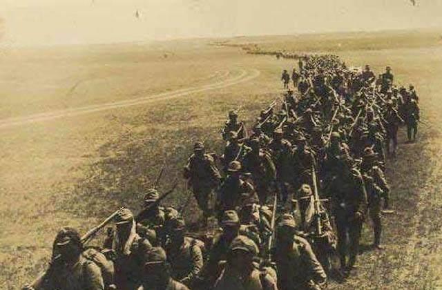 为了拔掉这颗钉子,1944年底,日军开始策动和准备发动老河口战役.