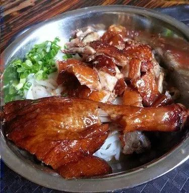 那坡的粉友们待疫情结束后我们一起去街吃碗米粉哇