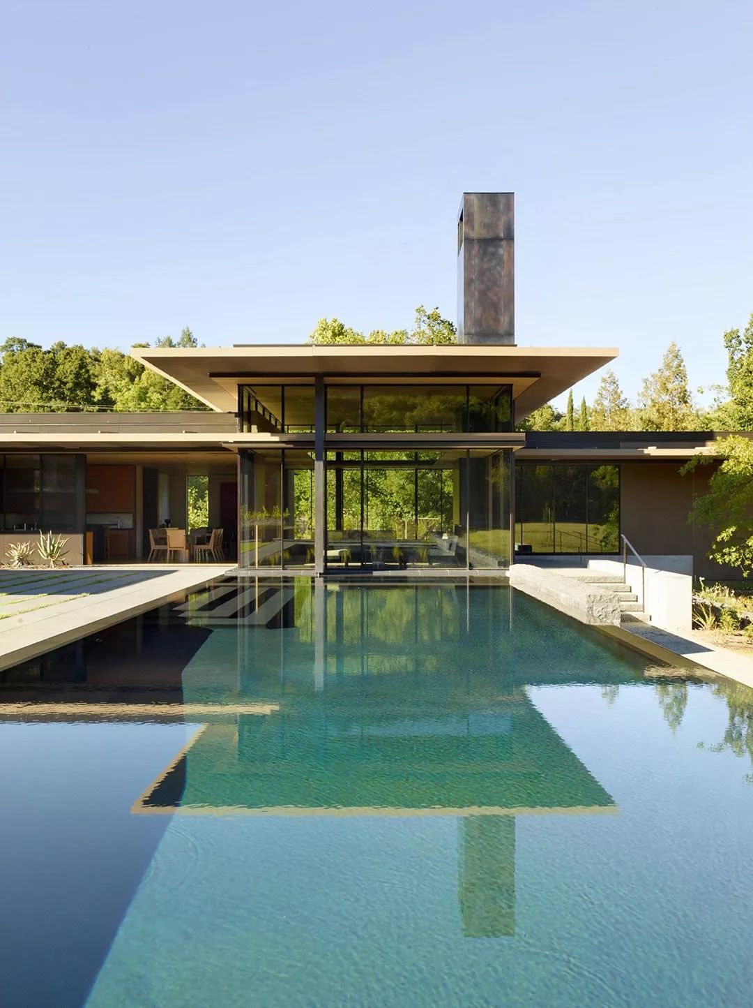 好莱坞超梦幻奢华别墅车库如艺术馆