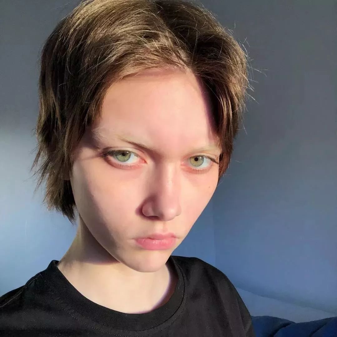 17岁"天才超模"爆红,究竟什么魅力让大牌们争着要?