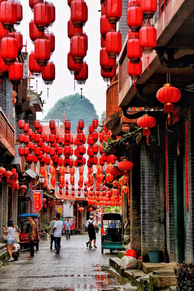 旧州古镇,位于广西靖西市城南8公里,以制作传统工艺品绣球,闻名于世