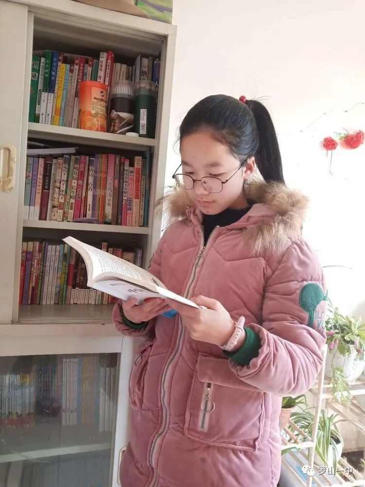 弘扬长征精神追寻红色记忆罗山一中组织观看红二十五军誓师长征的故事