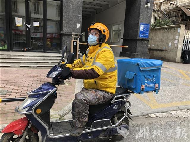 外卖骑手"老计":在奔走中记录下"爱武汉的100个理由"
